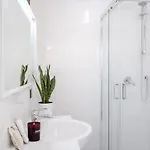 Meraki - Centre Private Bathroom