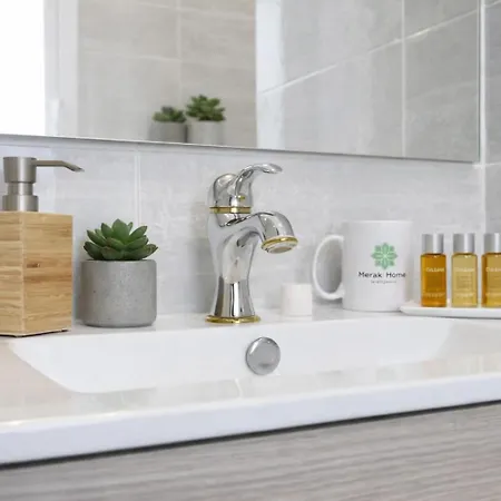 Meraki - Centre Private Bathroom 3*