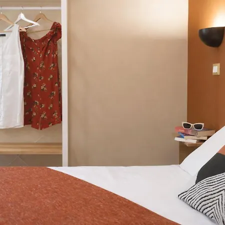 Meraki - Centre Private Bathroom 3*