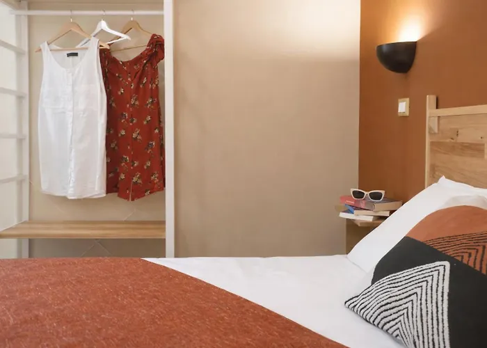 Meraki - Centre Private Bathroom 3*